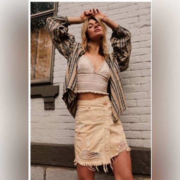 FREE PEOPLE PARKER WRAP DENIM GRUNGE MINI SKIRT BUTTER CREAM SZ 24 - Picture 1 of 14